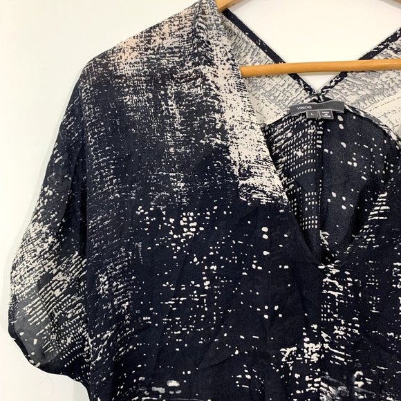 Vince Abstract Silk Pullover Blouse V Neck Black and White Dolman Sleeve Size L - Picture 2 of 6